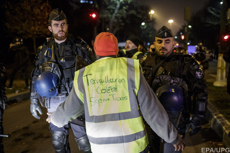 Во Франции прошли масштабные протесты против роста цен на топливо, есть погибший 5