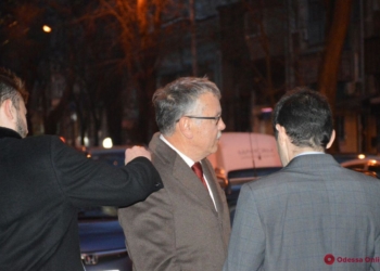 Гриценко в Одессе забросали яйцами. Он обвиняет Порошенко