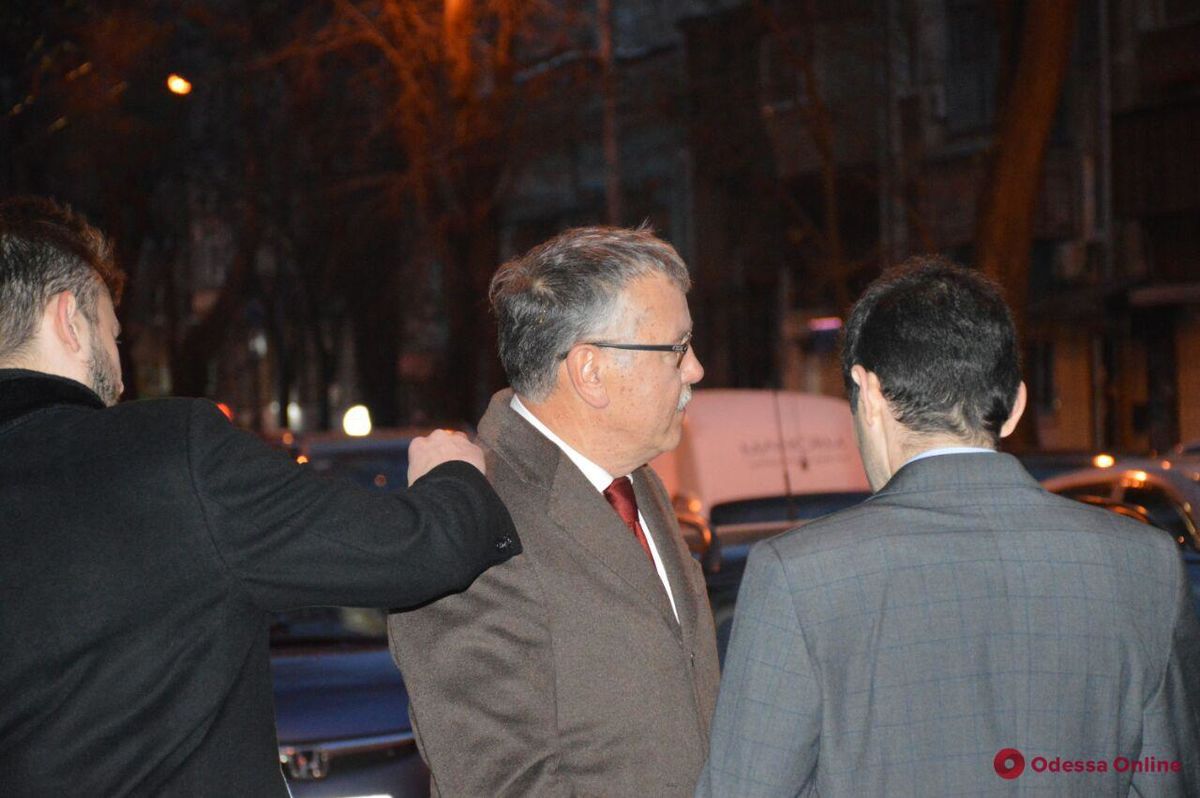 Гриценко в Одессе забросали яйцами. Он обвиняет Порошенко