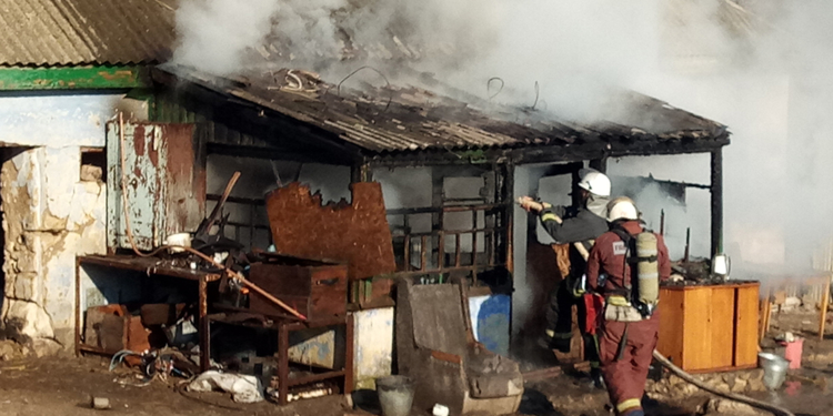 За вчерашний день спасатели на Николаевщине потушили 7 пожаров – в Николаеве от верной смерти в дыму спасли двух бездомных