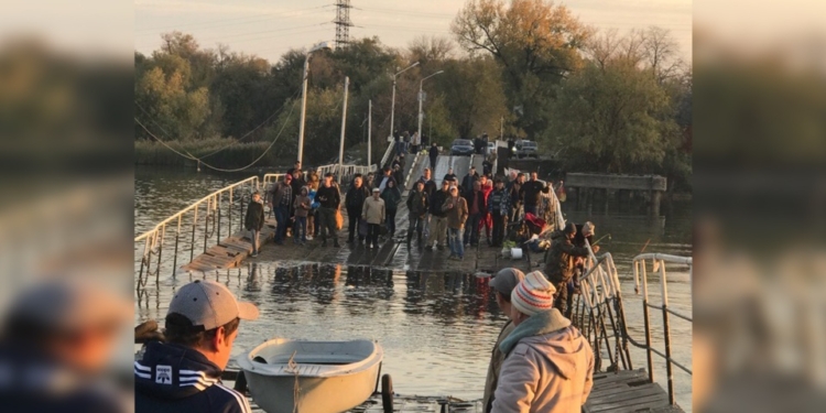 В Ростове-на-Дону затонул понтонный мост на Зеленый остров, на котором остались люди