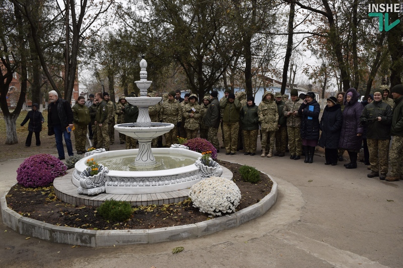 Чтобы бойцам было легче выздоравливать: в Николаевском военном госпитале открыли обновленный фонтан 4