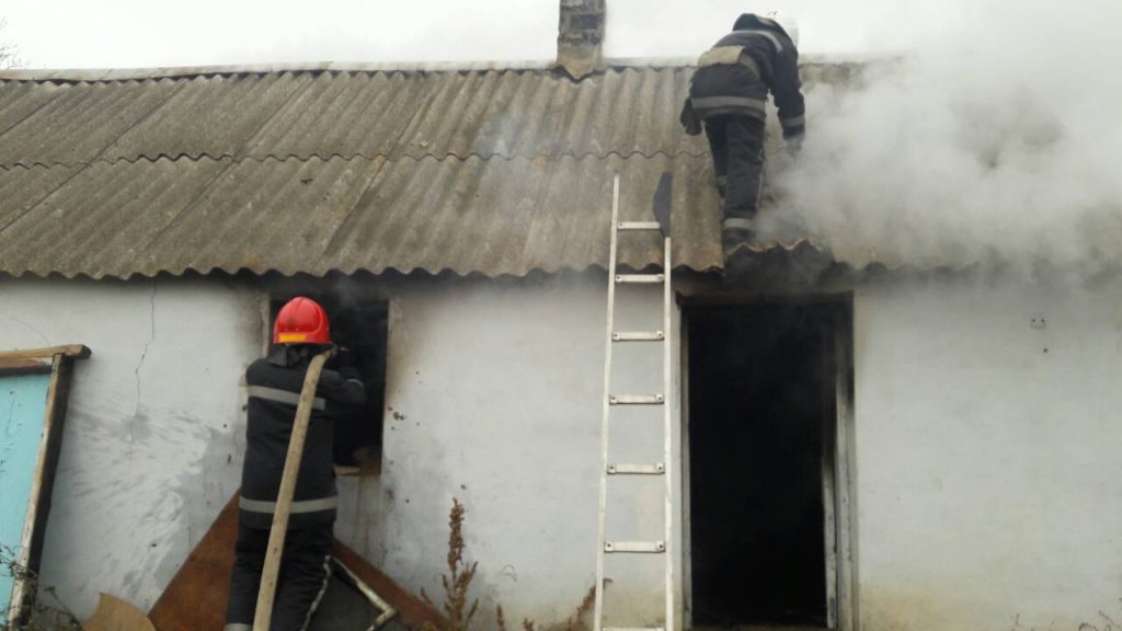 На Николаевщине мужчина, спасая пожилую мать на пожаре, получил ожоги и был госпитализирован 5