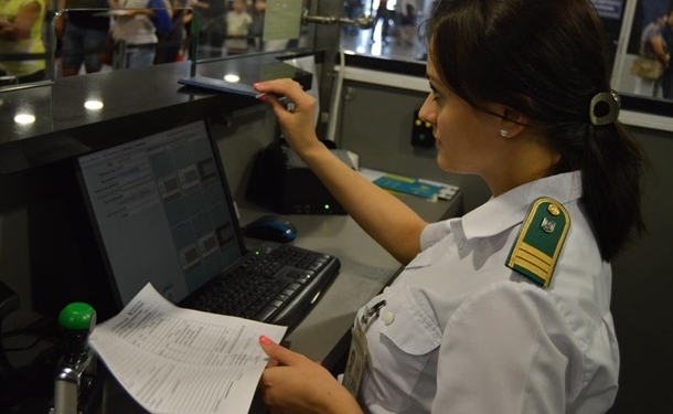 Пограничники не пропустили в Украину восемь граждан Индии