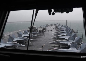 США задействуют авианосец на учениях в Средиземноморье