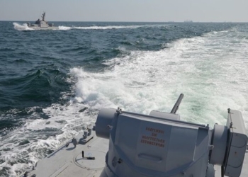 Аваков опубликовал видео тарана украинского судна в Азовском море