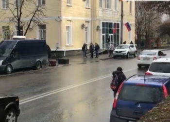 “Суд” над украинскими моряками: члена экипажа буксира Яны Капу арестовали на два месяца