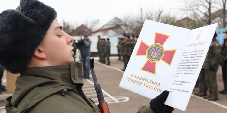 В Николаевском полку Нацгвардии на верность украинскому народу присягнули молодые бойцы