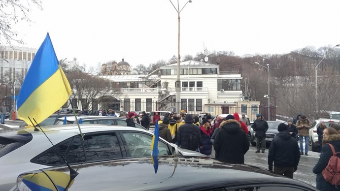 К дому главы МВД приехали активисты: "Аваков, уходи!" 7