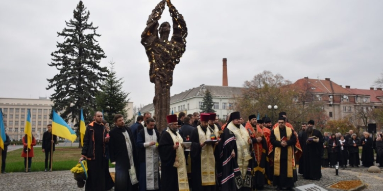 В Ужгороде открыли монумент жертвам Голодомора
