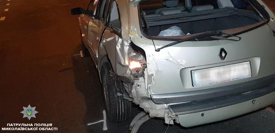 В Николаеве пьяный водитель «Форда» оказался после столкновения с другим авто и электроопорой в больнице 7