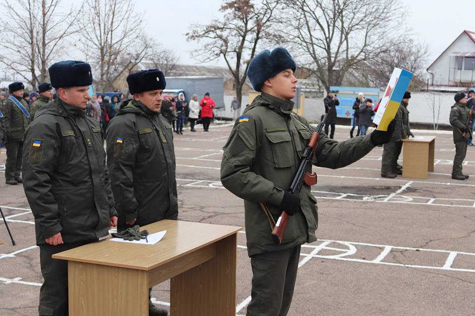 В Николаевском полку Нацгвардии на верность украинскому народу присягнули молодые бойцы 9