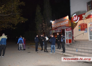 Девушка ранила парня ножом в центре Николаева