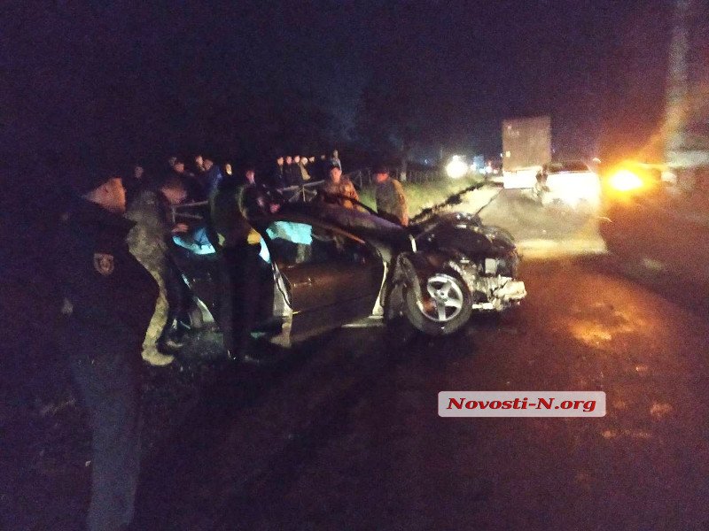 На Николаевщине водитель «Пежо» врезался в армейский грузовик 9