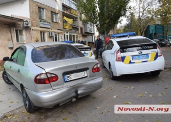На проспекте Мира водитель «ВАЗа» протаранила три автомобиля. Полиция подозревает, что она села за руль нетрезвой