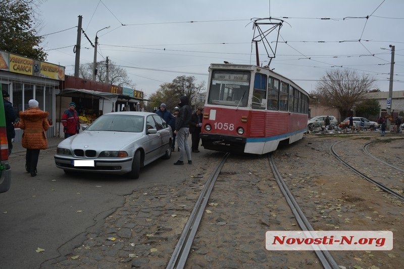 Водитель BMW на «евробляхах» спровоцировал ДТП с трамваем в центре Николаева 1