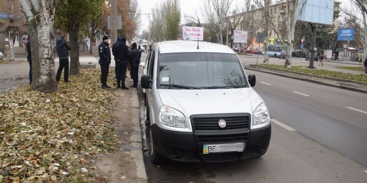 Fiat сбил девушку на пешеходном переходе в центре Николаева. Пострадавшая отделалась легким испугом