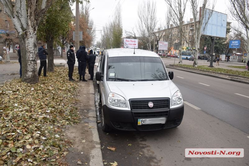 Fiat сбил девушку на пешеходном переходе в центре Николаева. Пострадавшая отделалась легким испугом 1