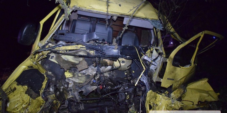 На одесской трассе под Николаевом микроавтобус врезался в Scania — водитель погиб