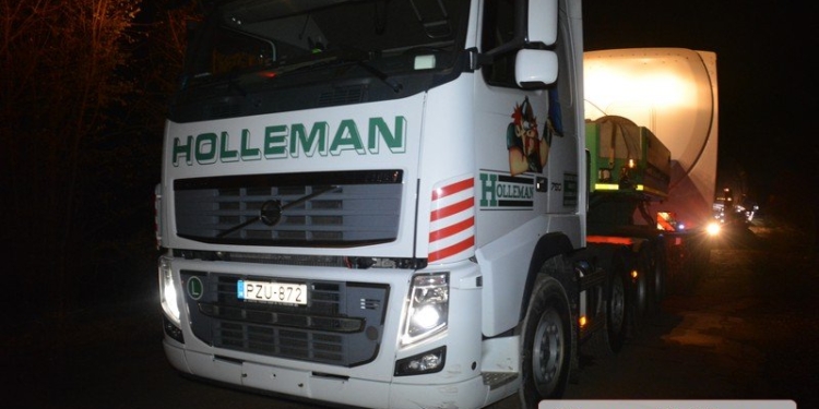 Под Николаевом грузовик, ехавший в составе колонны, сбил мопедиста