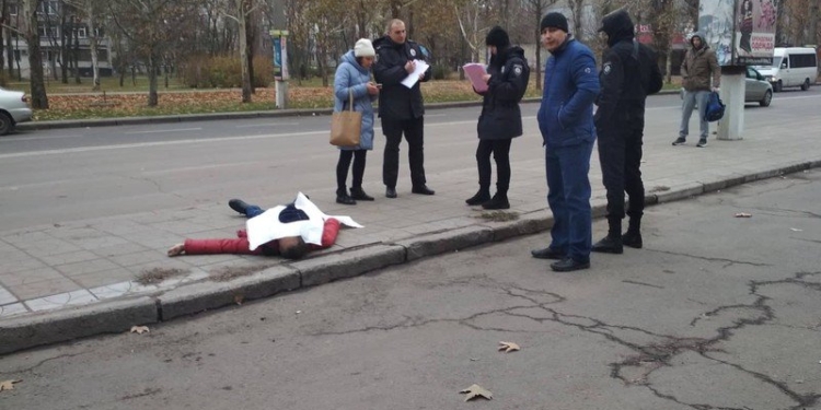 Возле николаевского железнодорожного вокзала нашли труп мужчины