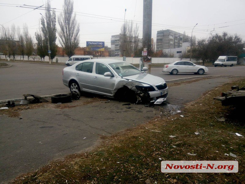 В Николаеве пьяный автомойщик неудачно покатался на автомобиле клиента 1