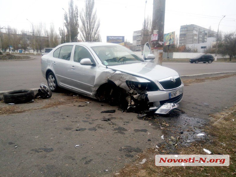 В Николаеве пьяный автомойщик неудачно покатался на автомобиле клиента 13