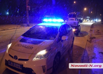 В Николаеве группа неизвестных избила водителя и отобрала его машину. Патрульные перехватили угонщика