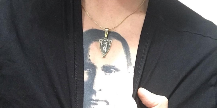 Скандал вокруг Полунина: известный украинский танцор вытатуировал Путина на груди