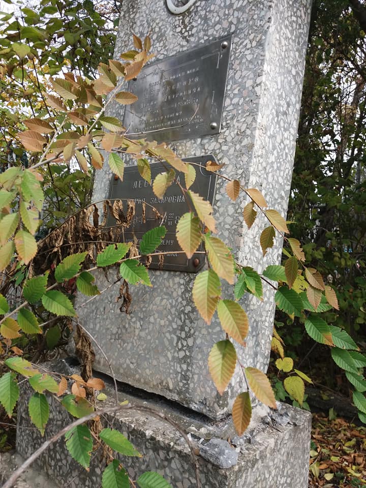 Николаевец предупредил о вандалах, которые ради металла разрушают памятники на Мешковском кладбище 3
