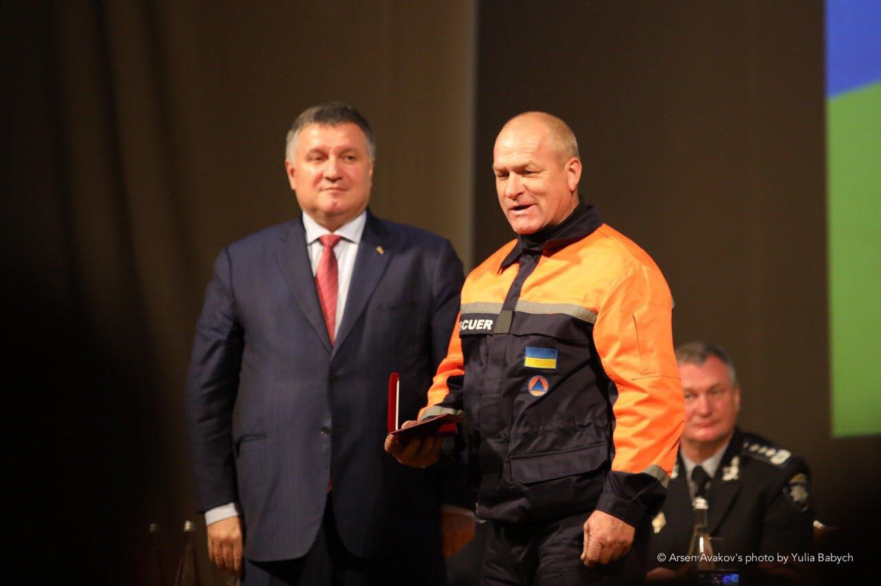 Украинским полицейским и спасателям увеличат зарплату