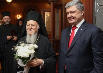 Порошенко прибыл в Турцию и встретился с Варфоломеем