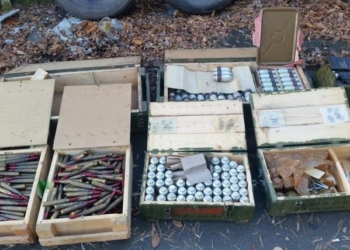 В заброшенном детском лагере под Северодонецком нашли два крупных тайника с оружием