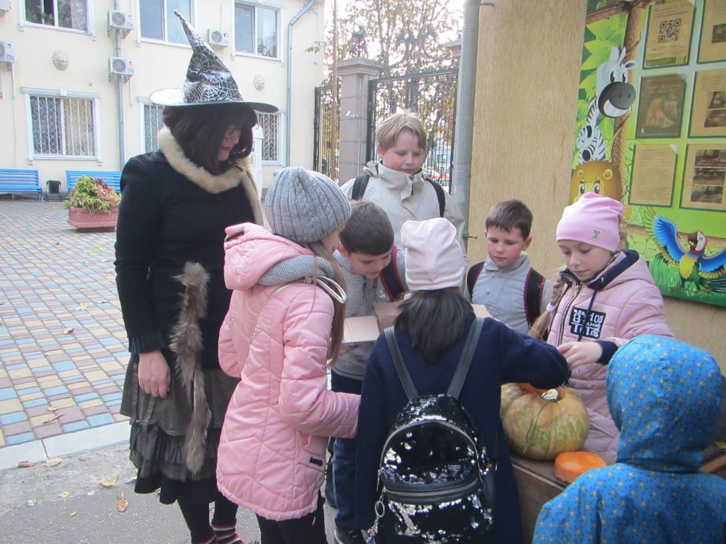 Николаевский зоопарк поздравлял с Хэллоуином не только посетителей, но и животных 1