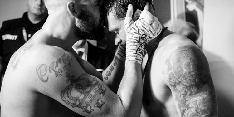 Уважение: Усик поделился необычным совместными фото с Беллью после боя