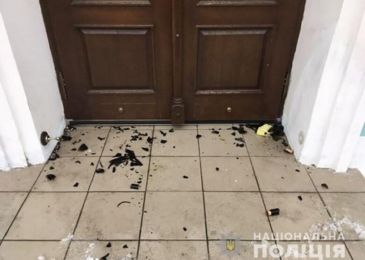 В Киеве неизвестные бросили коктейли Молотова в Андреевскую церковь