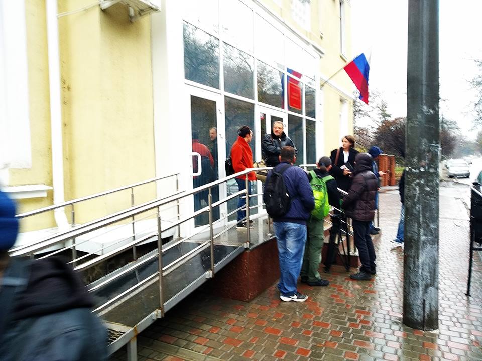 Захваченных украинских моряков везут в симферопольский "суд" - омбудсмен 1