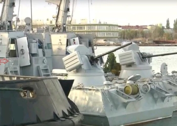 Украинские моряки, захваченные РФ, “вины не признают”. Адвокаты передают им письмо командующего ВМС
