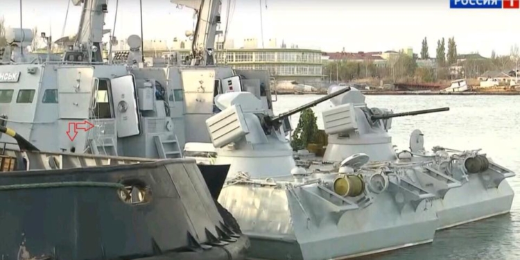 Украинские моряки, захваченные РФ, “вины не признают”. Адвокаты передают им письмо командующего ВМС