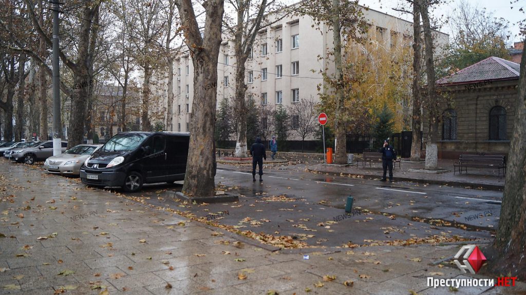 Из-за подозрительного чемодана возле налоговой в центре Николаева оцепили квартал 9