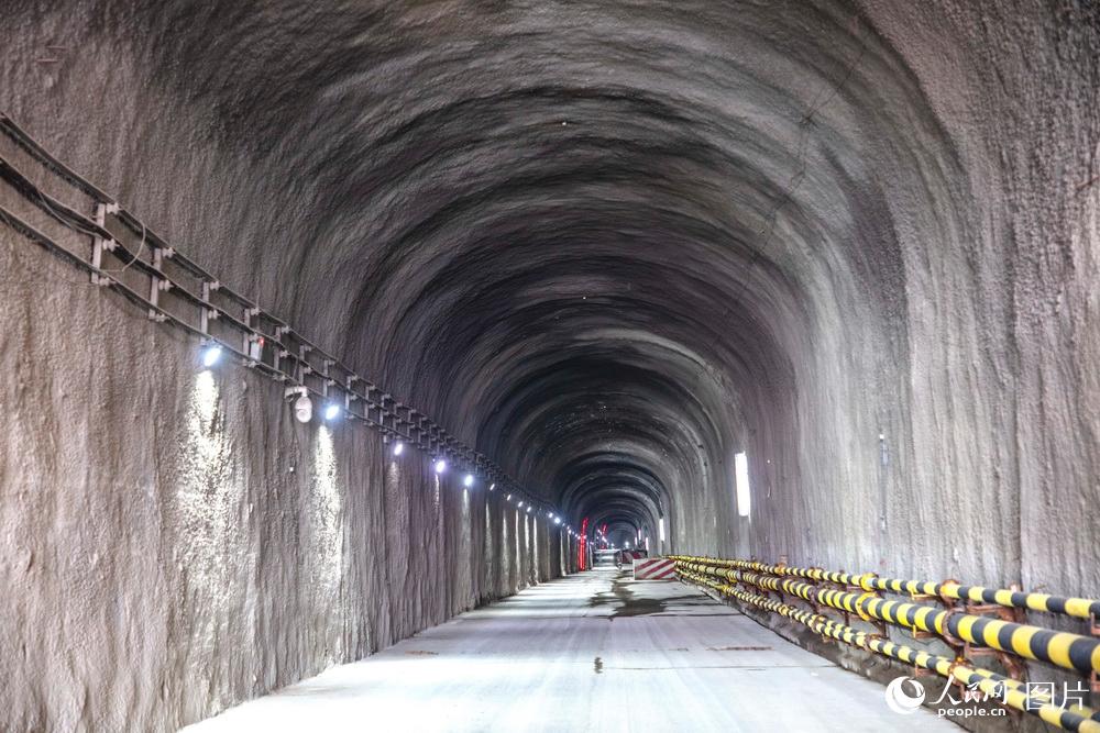 В Китае закончили строить самый глубокий в стране тоннель метро 1