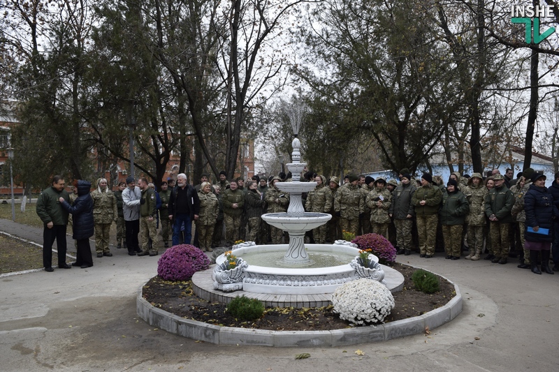 Чтобы бойцам было легче выздоравливать: в Николаевском военном госпитале открыли обновленный фонтан 8