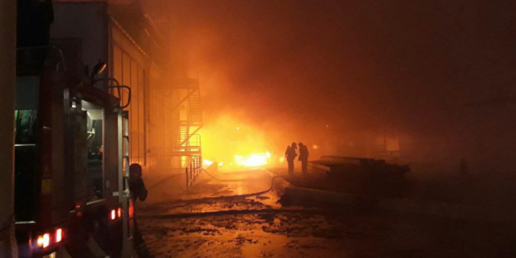 Неподалеку от Южного загорелся маслоперерабатывающий завод