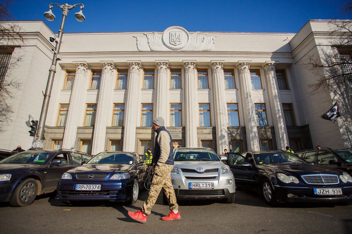 Рада ввела в украинское законодательство понятия "военных преступлений" и "преступлений против человечности" 1