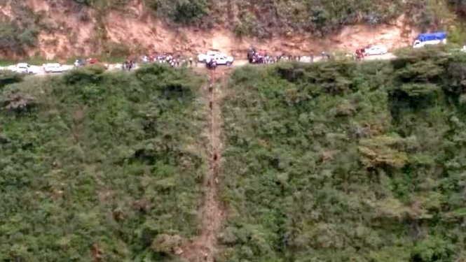 В Перу автобус с детской футбольной командой сорвался в 90-метровую пропасть