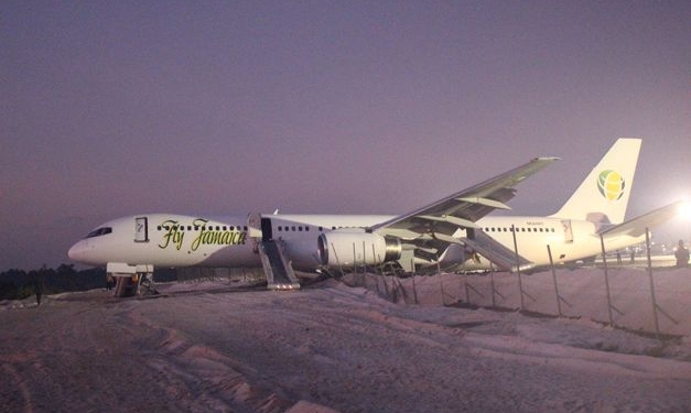 В Южной Америке пассажирский лайнер совершил жесткую посадку