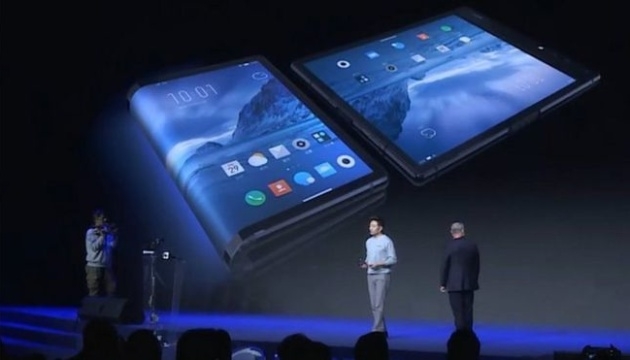 Первый смартфон с гибким экраном выпустила малоизвестная компания