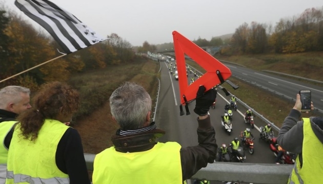 Во Франции мужчина с гранатой требовал встречи с Макроном