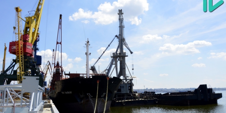 У Савченко сказали, что если бизнесу будет удобно, то николаевские порты станут временной заменой Мариуполю