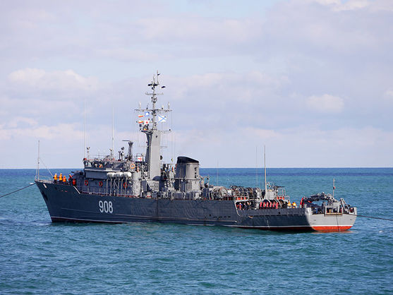 Reuters: Россия отправила в Азовское море военный тральщик 1